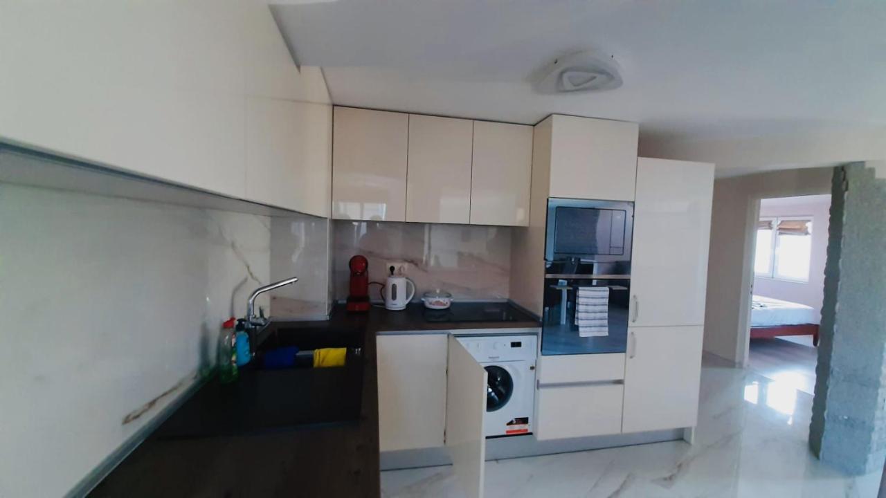 Centrally Located Apartment In Varna Bagian luar foto