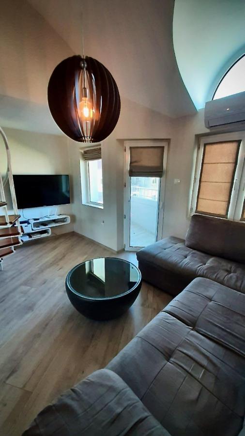 Centrally Located Apartment In Varna Bagian luar foto