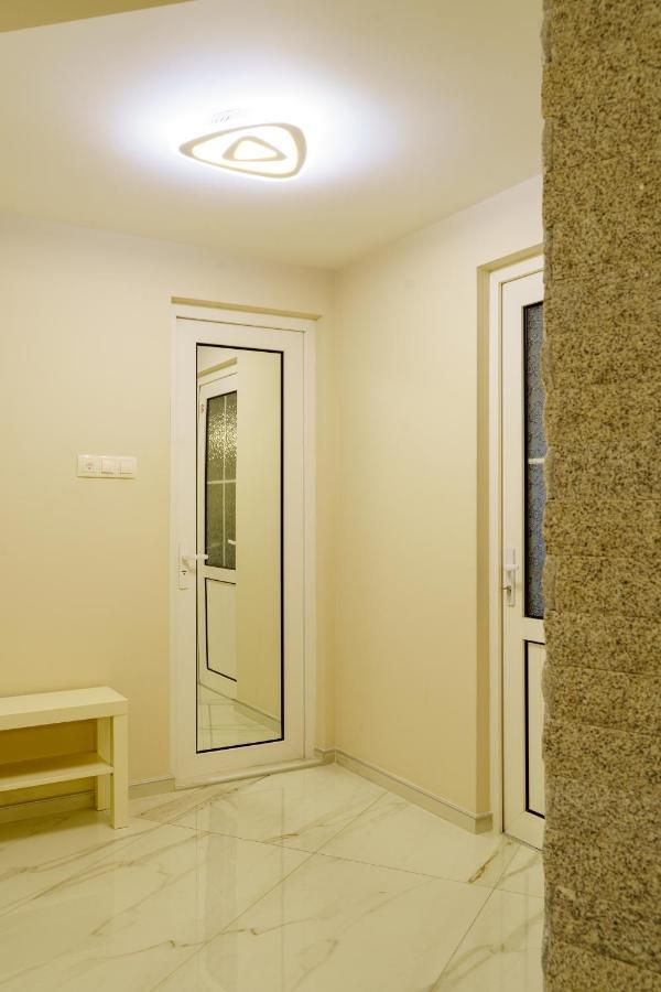 Centrally Located Apartment In Varna Bagian luar foto