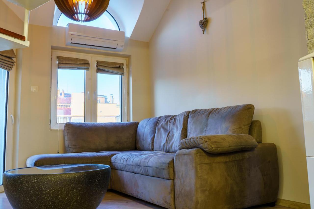 Centrally Located Apartment In Varna Bagian luar foto